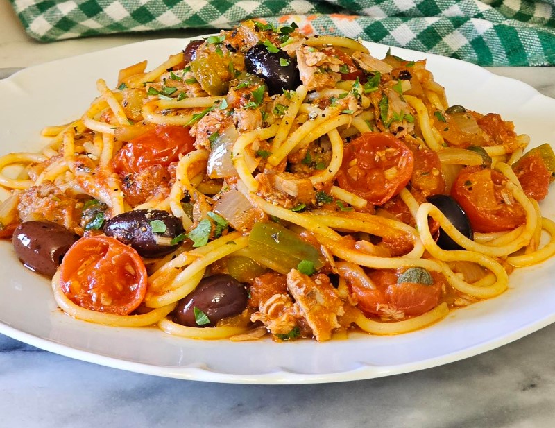 SPAGHETTI AL TONNO IN SALSA DI POMODORO